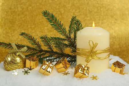 斯诺的圣诞蜡烛 装饰品 球 假期 装饰风格 金的 背景虚化 烧伤图片