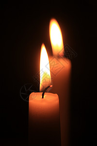 在黑暗中燃烧蜡烛 许愿灯 圣诞节 记忆 火图片