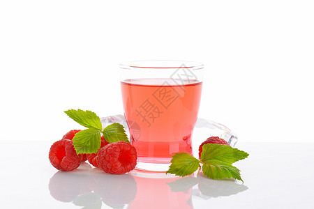 一杯草莓汁 喝 成熟 红色的 水 生食 水果 非酒精性 覆盆子汁图片
