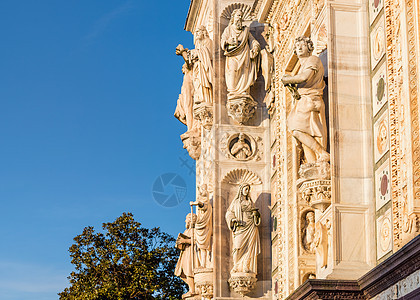 帕维亚·卡图西亚修道院雕像图片