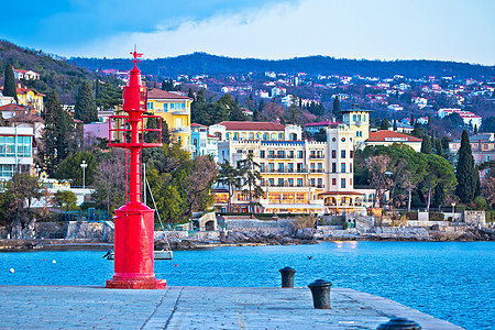 Opatija市水边视图 古老的 酒店 城市 海滩图片