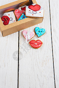 情人节的姜饼 心 糖 快乐的 假期 木头 展示 甜的图片