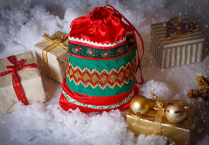 圣诞老人带圣诞礼物的红包 球 十二月 喜悦 玩具图片