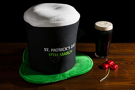 圣帕特里克日 一品脱黑啤酒 帽子和假发 庆祝图片