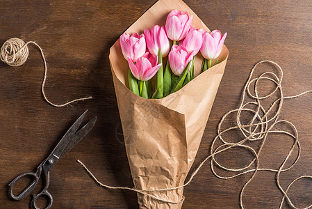 粉红色郁金香花束 包装纸 国际妇女节 春天 假期 花的图片