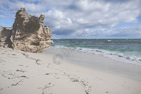 澳斯特拉利罗特涅斯特岛海滩之一的景象 石头图片