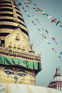 尼泊尔加德满都猴子寺庙的Stupa 旗帜 圆顶图片