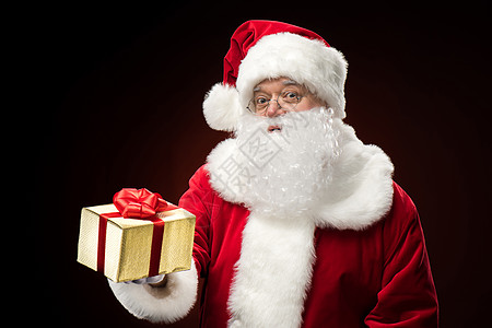 圣诞老人礼物手拿着礼物盒的圣诞老人 盒子 尼古拉斯 圣诞帽 季节背景
