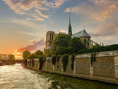 日落时春春巴黎圣达美大教堂图片
