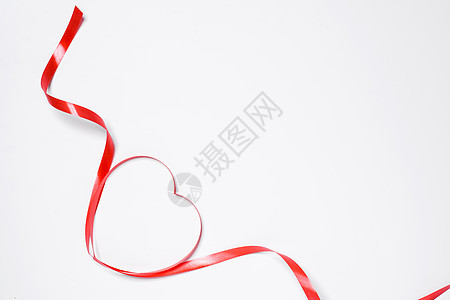 白色背景上孤立的节日红丝带 弓 浪漫 情人节 爱图片