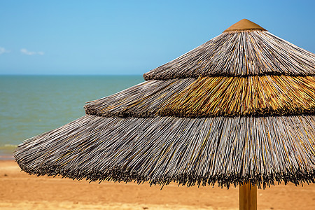蓝天沙滩雨伞 休息室 水边 休息 假期图片