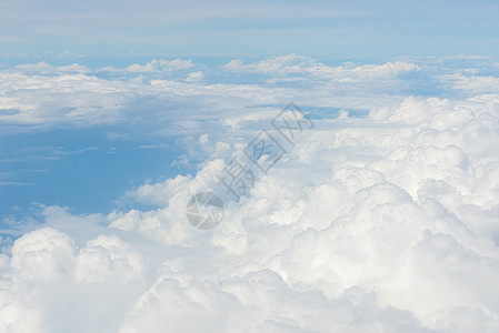 蓝天和云 从飞机的窗口看到 运输 航空 旅行 假期图片