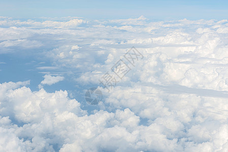 蓝天和云 从飞机的窗口看到 地球 航空公司 假期 商业图片