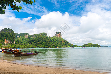 美丽的风景山脉和泰国安达曼海图片