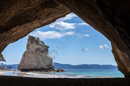 海平附近大教堂科夫海滩 云 风景优美 洞穴 水 树木图片