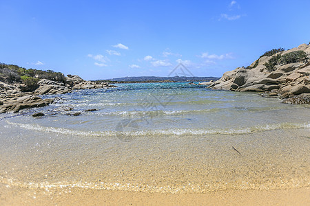 意大利撒丁亚海岸的天堂海滩 一瞥 撒丁岛 爬坡道 绿松石图片