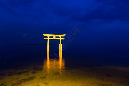 须贺神社日落的白月神社背景