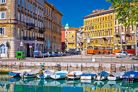 Rijeka市海滨船只和建筑图 航行 自然 克罗地亚图片