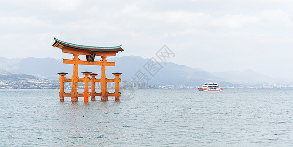 日本传统岛神庙的日本星道门橙色漂浮背景