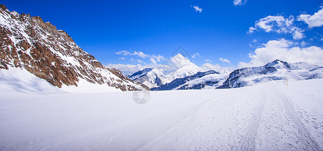 瑞士伯尔尼高地少女峰地区白雪皑皑的伯尔尼山阿尔卑斯山景观令人惊叹的美丽全景 欧洲之巅图片