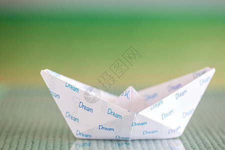 折纸船 遵循你的梦想概念 航行 想像力 折叠 蓝色的图片