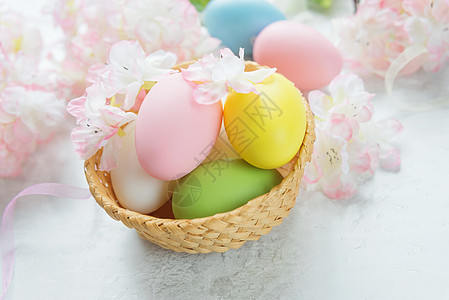 复活节卡 配有复活节鸡蛋和粉红花 春天 季节图片