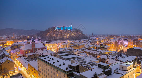 Ljubljana的空中全景观 为欧洲斯洛文尼亚圣诞节节日装饰 旅游 历史性背景图片