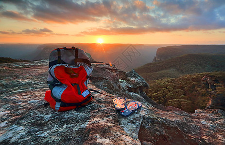 探索澳大利亚 - 日落蓝山 高的 岩石 美丽的 旗帜图片