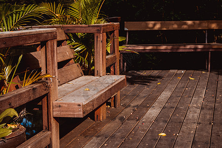 花园中的木椅子 桌子 家具 休息 衬套 长椅 塑料图片