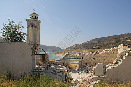 塞浦路斯山中被旧的毁坏的基督教石块教堂 老的图片