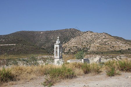 塞浦路斯山中被旧的毁坏的基督教石块教堂 草图片