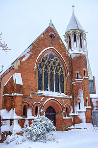 温雪中的圣玛丽教堂哈本背景图片