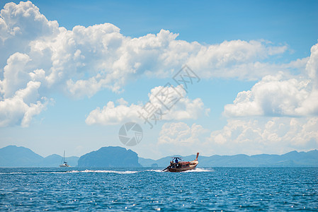 安达曼海的泰马木木头泰国船图片