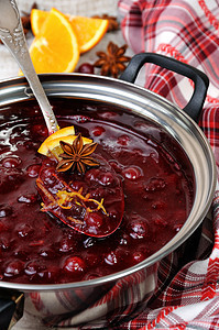 新鲜煮熟的红莓酱 营养地 烹饪 浆果 甜酸酱 敷料 美食图片