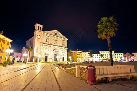 意大利Palmaranova镇中央广场夜景 大广场 街道图片