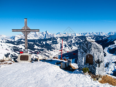 阿尔卑斯山冬季滑雪胜地奥地利阿尔卑斯山 蓝天图片