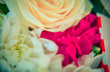 由菊花 丁香花和玫瑰混合花朵组成的美丽花束 装饰风格 浪漫的图片