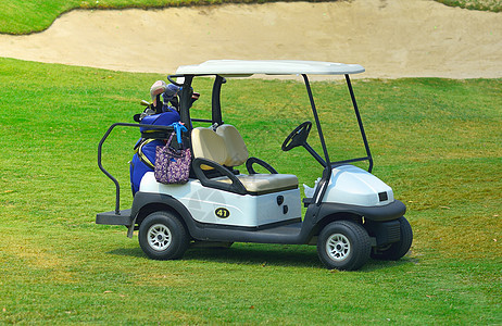 高尔夫球场上的高尔夫球车 俱乐部 旅行 打高尔夫球图片