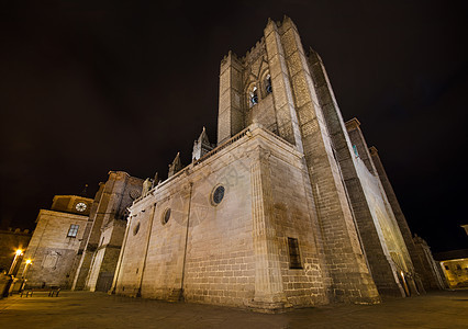 西班牙卡斯蒂利亚和里昂 著名的阿维拉教堂的夜幕 建筑学 塔图片