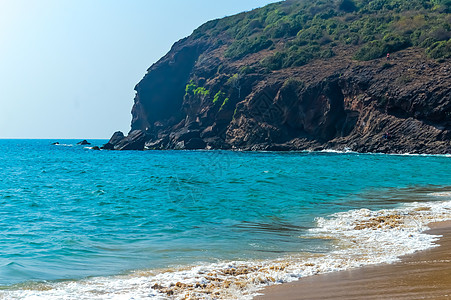 美丽的海边景色与日出或日落时的山景 地中海 旅游图片