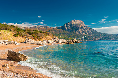 海湾有清凉的海水和高山 苏图片