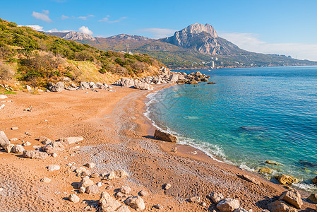 黑海沙滩和岩石海岸的景象 海平面图片