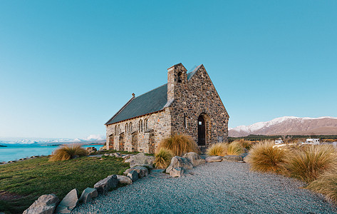 新西兰Tekapo湖日落的好牧人教堂 吸引力图片