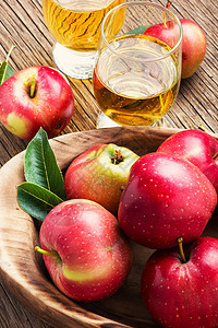 成熟苹果自制苹果汁 苹果酒 秋天 十月 叶子 味道图片