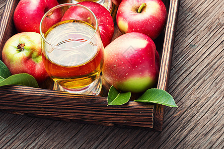 苹果苹果鸡尾酒 葡萄酒 酒精 芳香 果汁 果味 十月图片