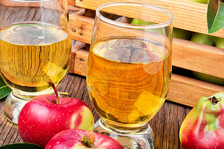 成熟苹果自制苹果汁 秋天 液体 苹果酒 鸡尾酒 饮料 收成图片