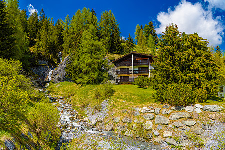 阿尔卑斯山林 达沃斯 格劳布伦登 斯温的石河图片