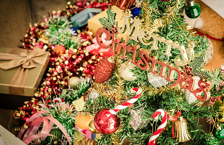 金褐色边框木头上的圣诞边框-色调 vintag 装饰风格背景