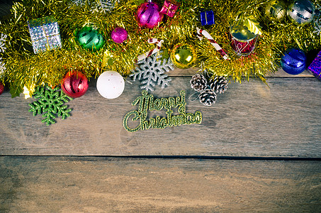 木头上的圣诞边框-色调 vintag 植物图片