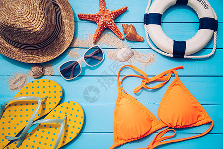夏季与妇女一起旅行的通道 在蓝色木地板上 假期 海洋图片